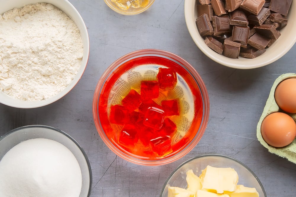 Ingredients to make Jaffa cake cupcakes in bowls