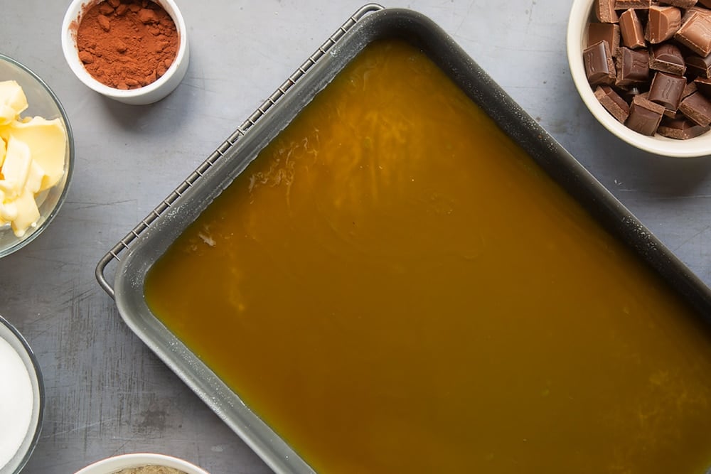 Pour the orange jelly into the baking tray and cool in the fridge