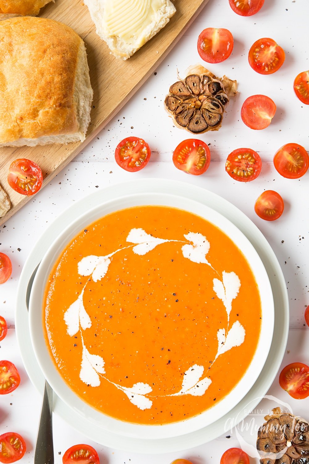 A bowl of delicious roasted tomato and garlic soup 