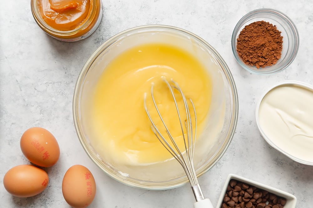 Mixing sugar and baking liquid in a bowl