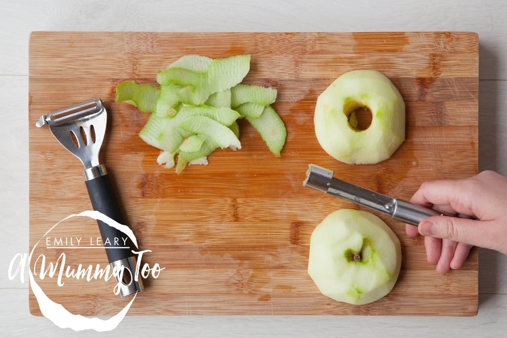 Ingredients for these mincemeat and Bramley apple puff parcels