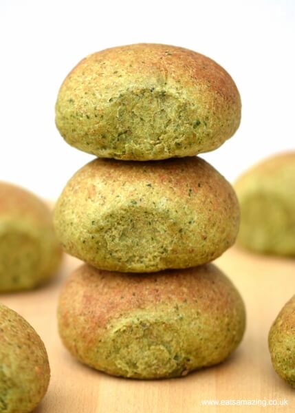 Oat and Spinach Bread Rolls by Eats Amazing