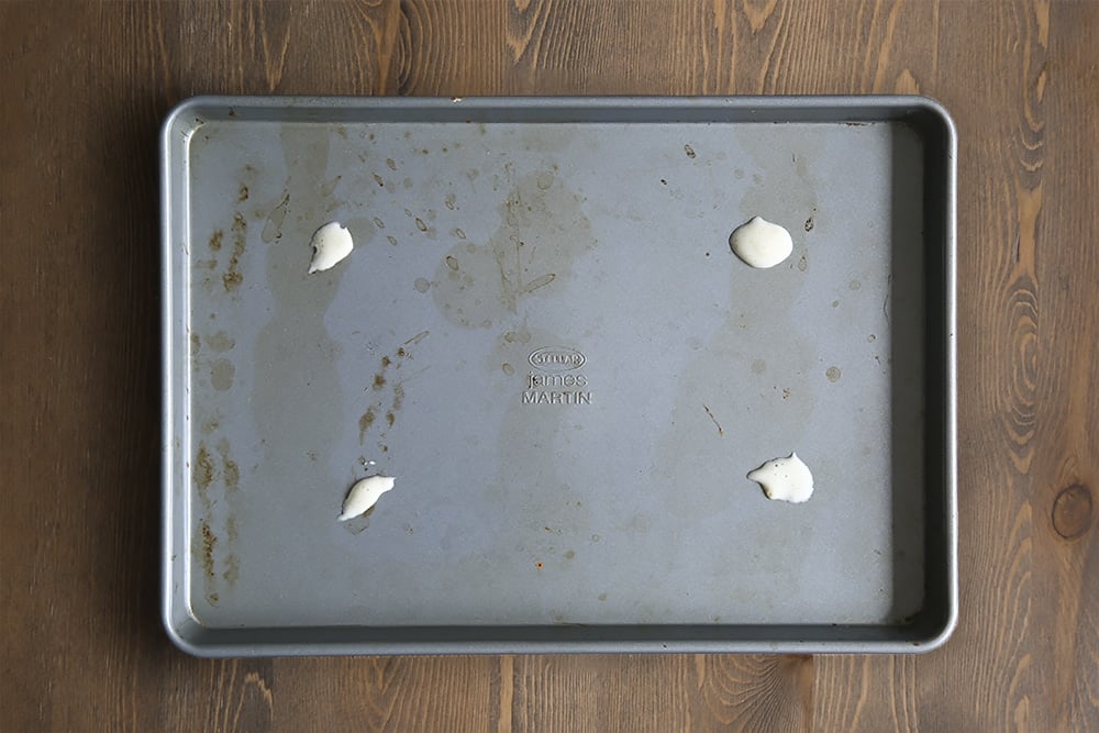 Preparing the baking tray to bake the 'lasagna'