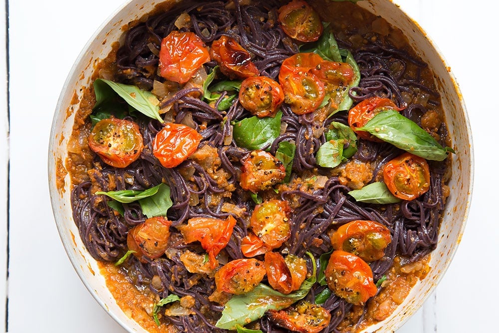 Bringing the ingredients for the black spaghetti with roasted tomatoes dish together