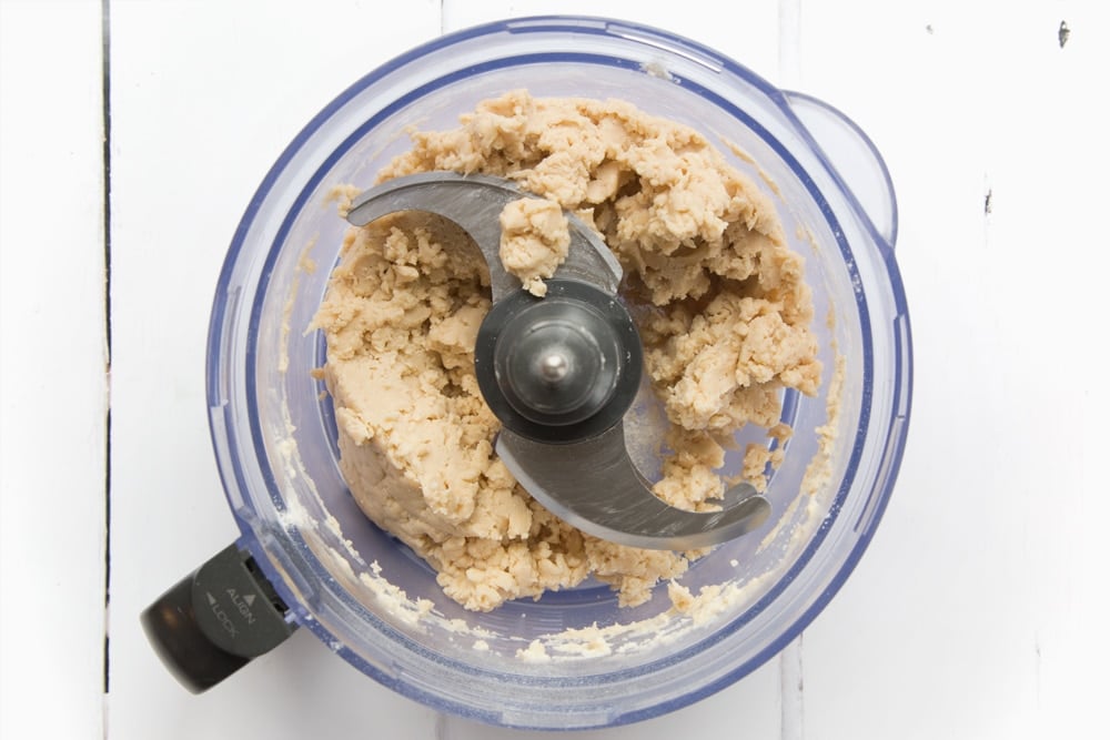 Mixing pastry for the mince pies in a food processor