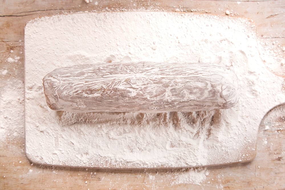 Cover the Christmas spiced chocolate salami generously with icing sugar