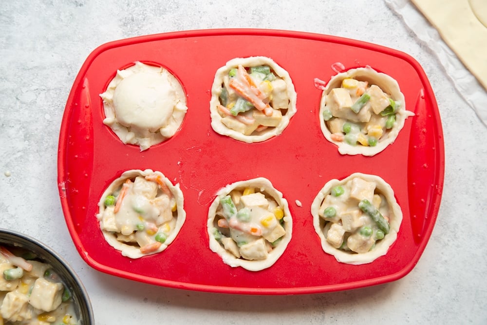 How to make creamy tofu and vegetable vegan mini pies