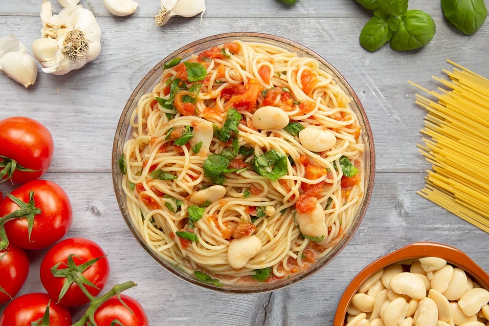 Mix the tomato, bean and garlic spaghetti together and leave to cool 