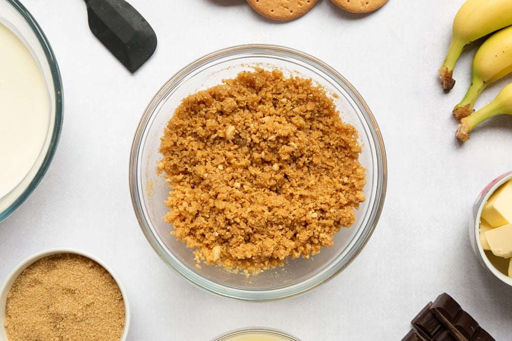 Crumbled biscuit mixed with butter and sugar