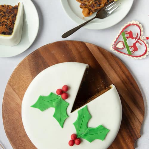Idiot's guide to lining a Christmas cake tin - A Mummy Too