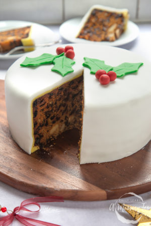 Easy Christmas cake - A Mummy Too