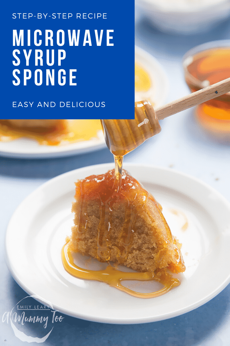 Graphic text STEP-BY-STEP RECIPE MICROWAVE SYRUP SPONGE EASY AND DELICIOUS above front angle shot of a slice of sponge pudding drizzled with syrup using a honey dripper served on a white plate with a mummy too logo in the lower-left corner