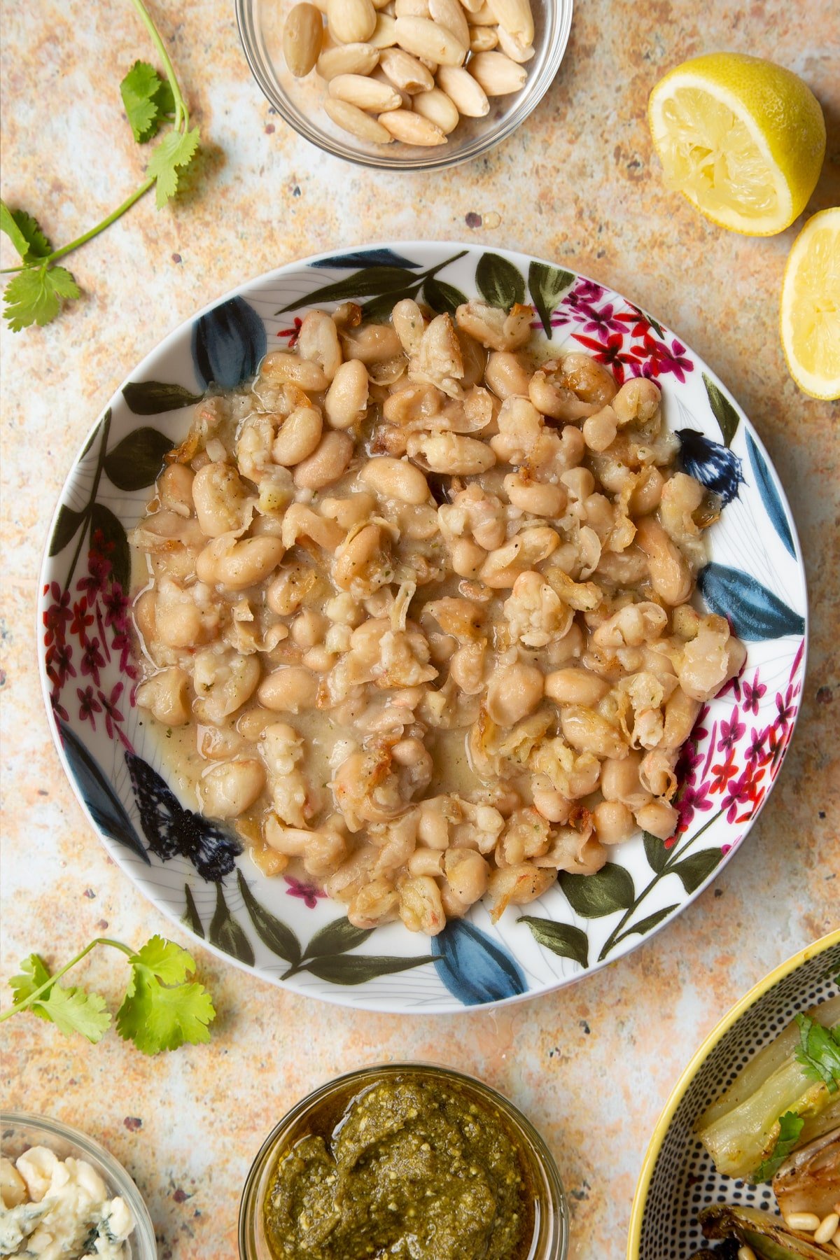 Cooked cannellini beans in a bowl.