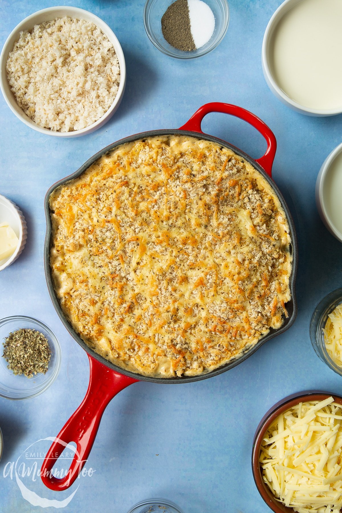 Freshly baked garlic and herb mac and cheese in a skillet.
