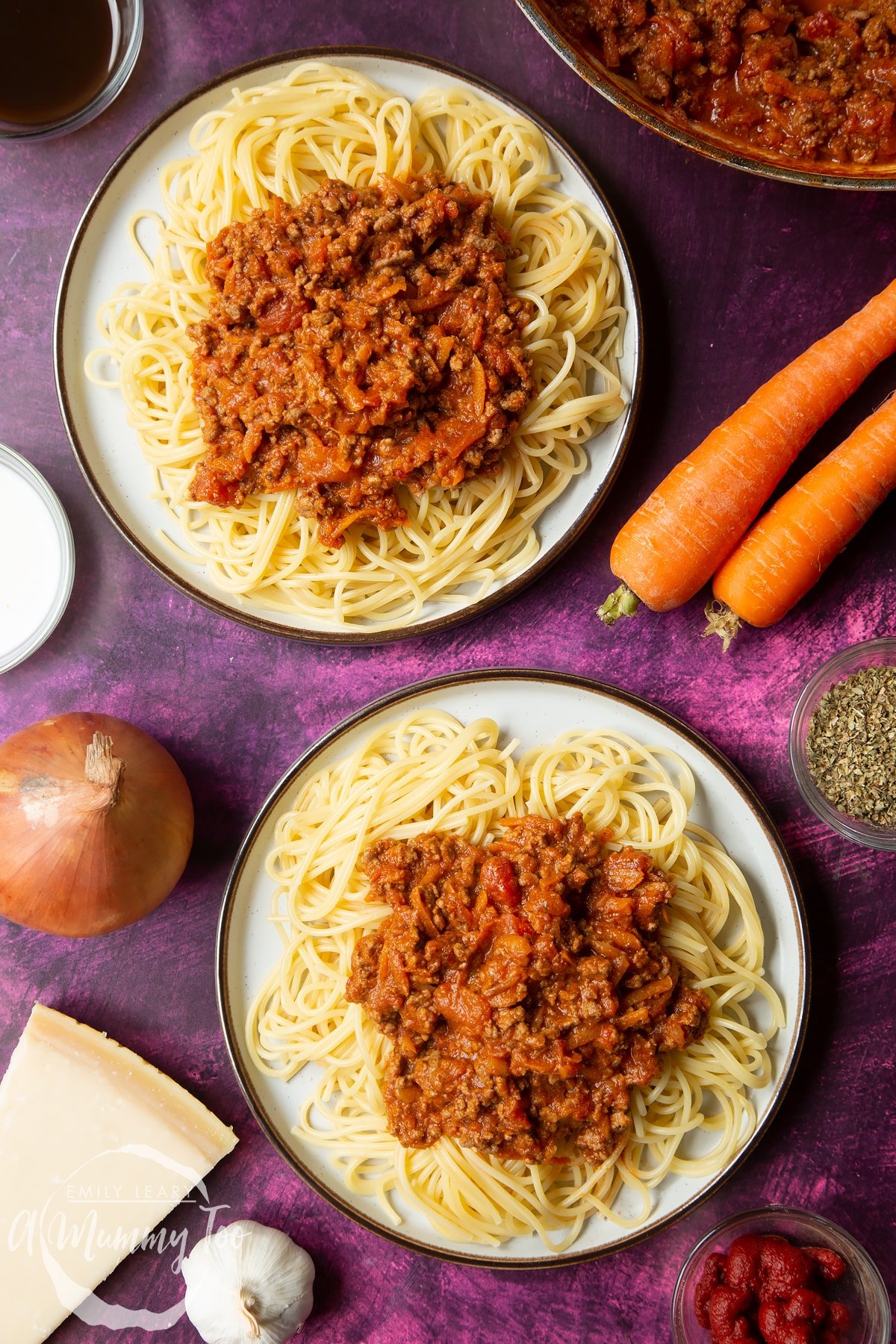 Spaghetti bolognese Gordon Ramsay style served onto two plates.