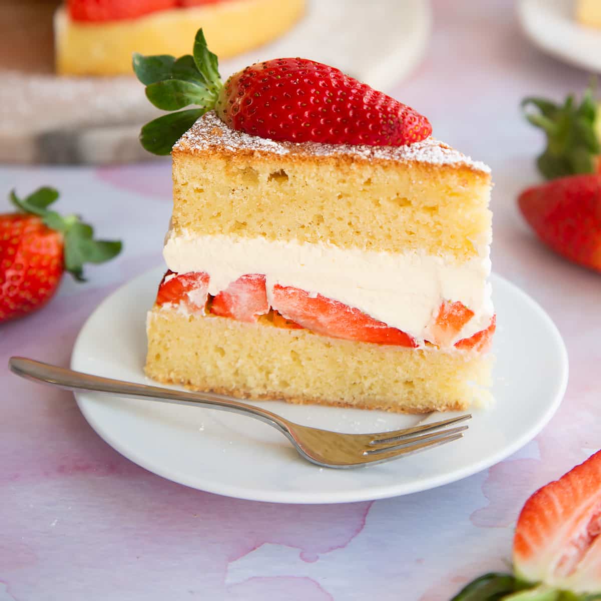 Details more than 69 strawberry cream birthday cake latest
