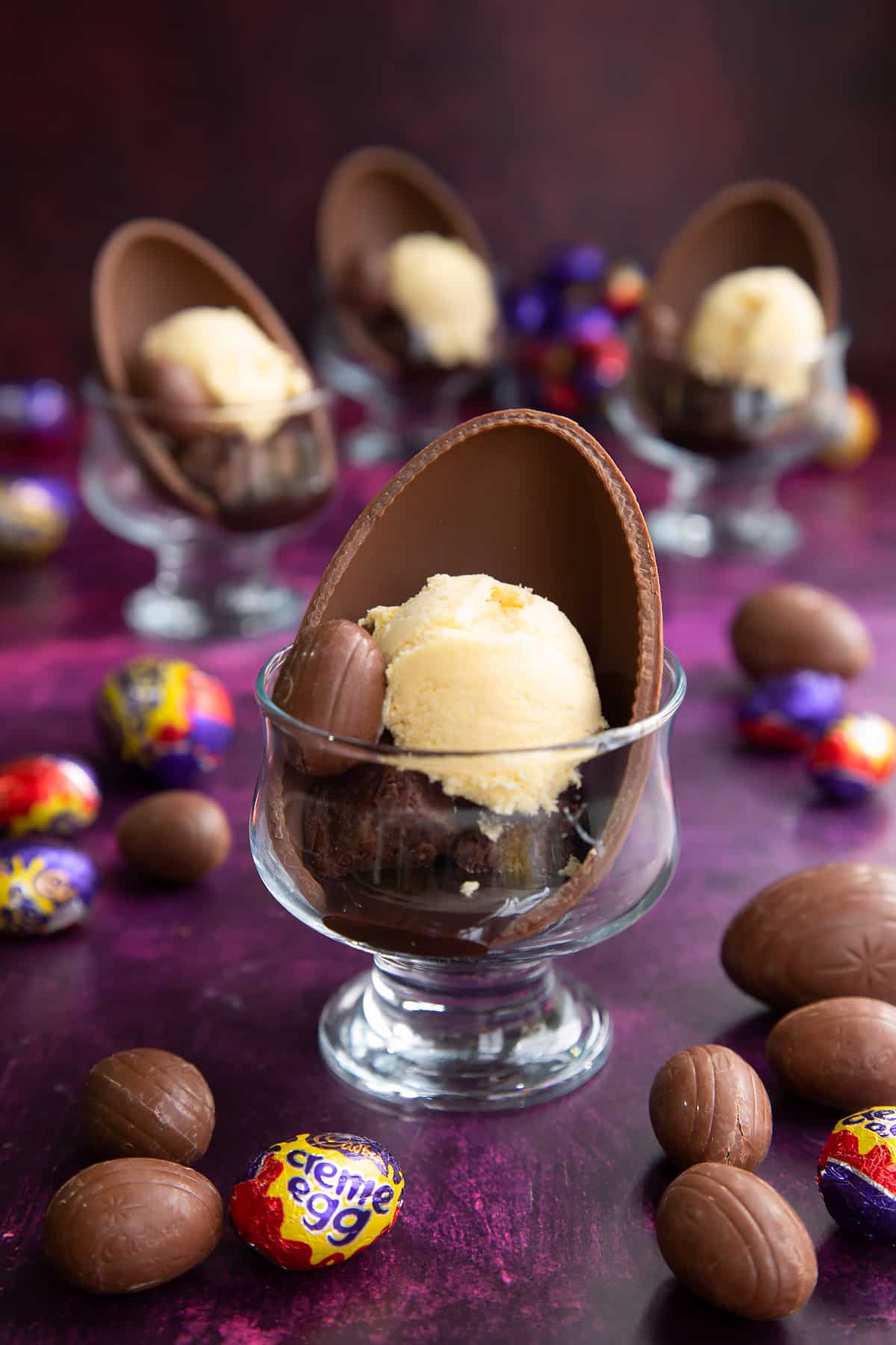 Adding a creme egg to the side of the ice cream ontop of the brownie bites