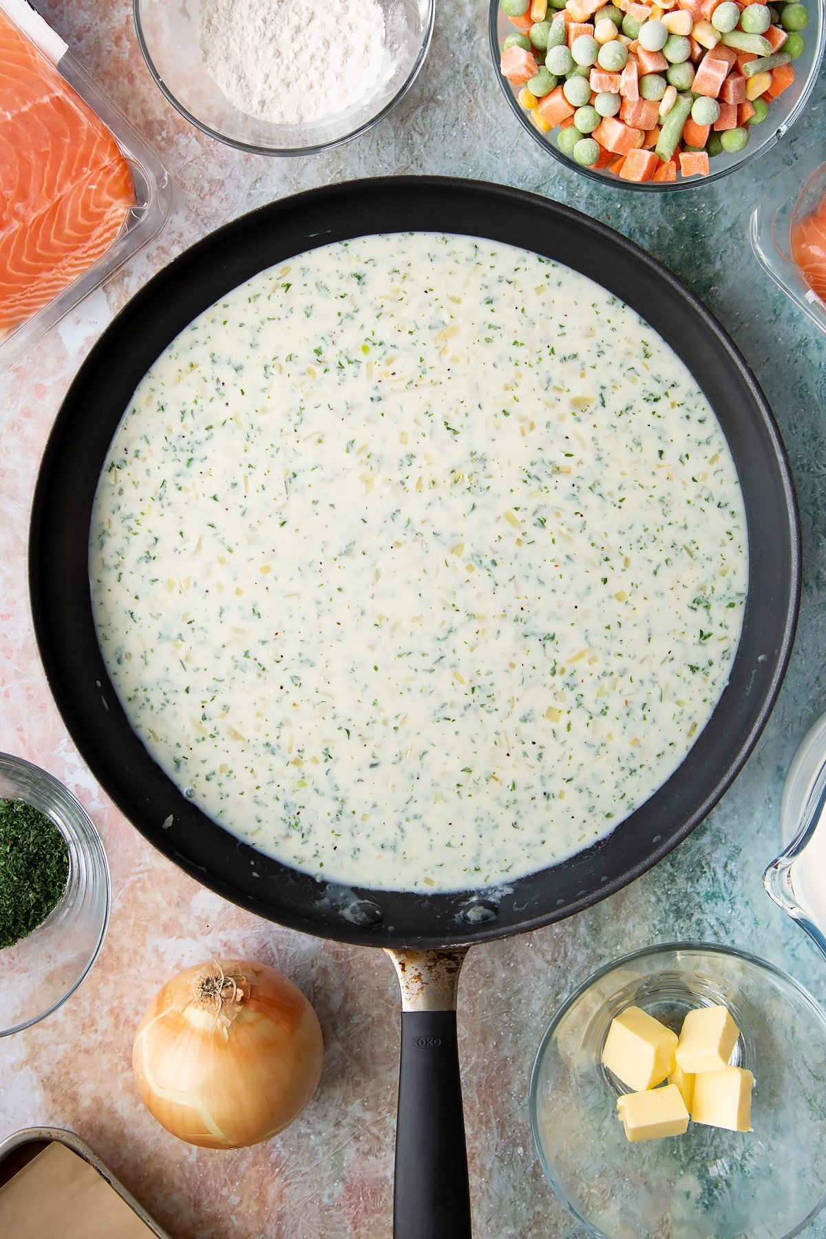 Overhead shot of the finished parsley sauce.