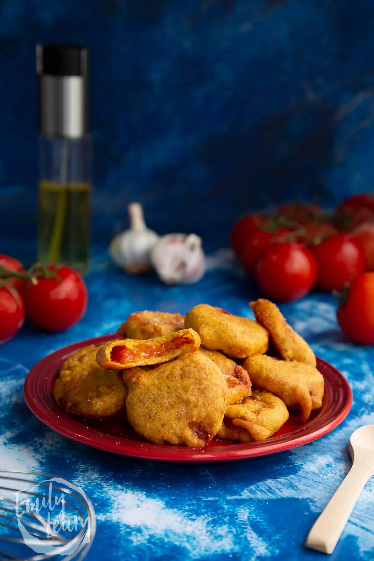 Finished plate of tomato pakora.